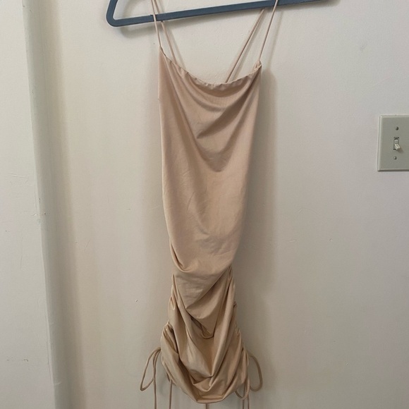 PRINCESS POLLY MAEVE MINI DRESS BEIGE SIZE 6 RUCHED SIDES - Picture 3 of 9